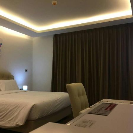 Appartamento The Peak Towers Pattaya Esterno foto