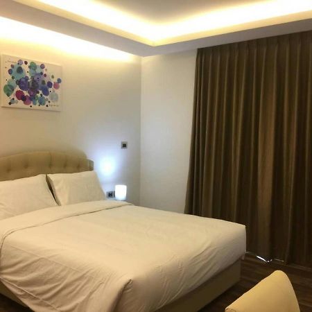 Appartamento The Peak Towers Pattaya Esterno foto