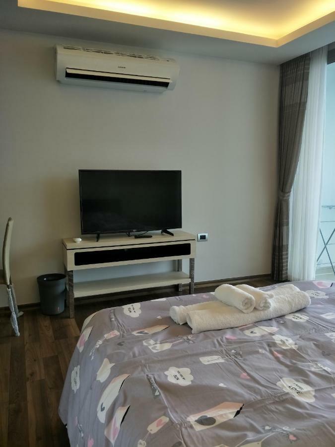 Appartamento The Peak Towers Pattaya Esterno foto