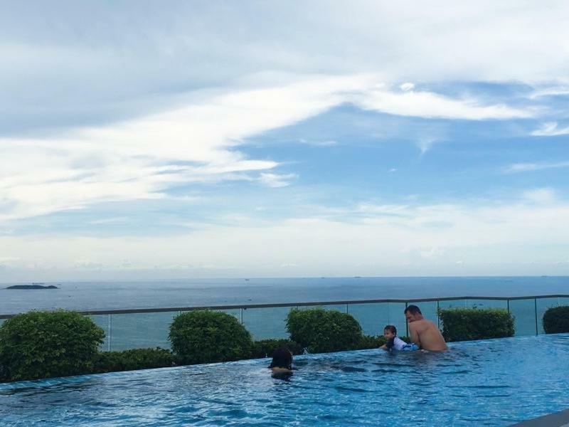 Appartamento The Peak Towers Pattaya Esterno foto