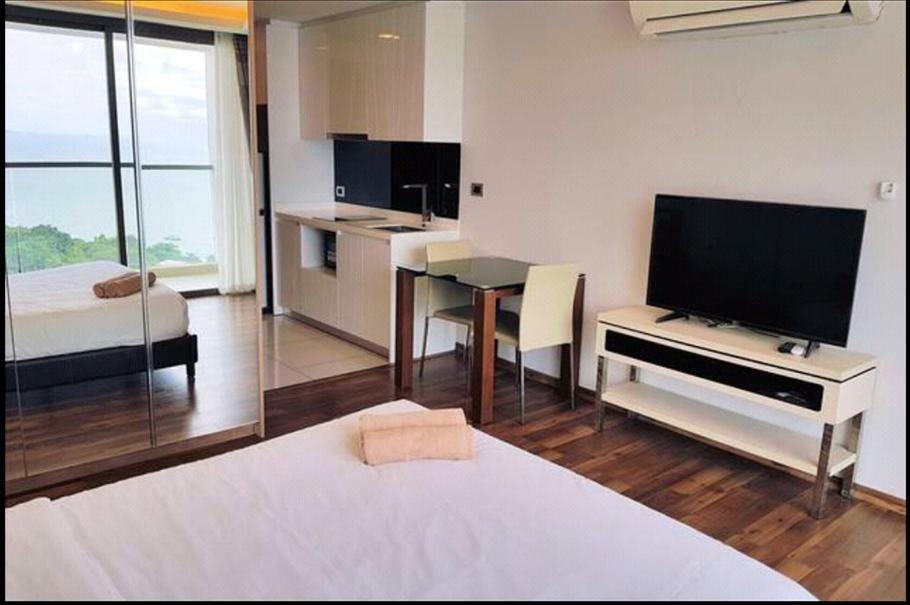 Appartamento The Peak Towers Pattaya Esterno foto