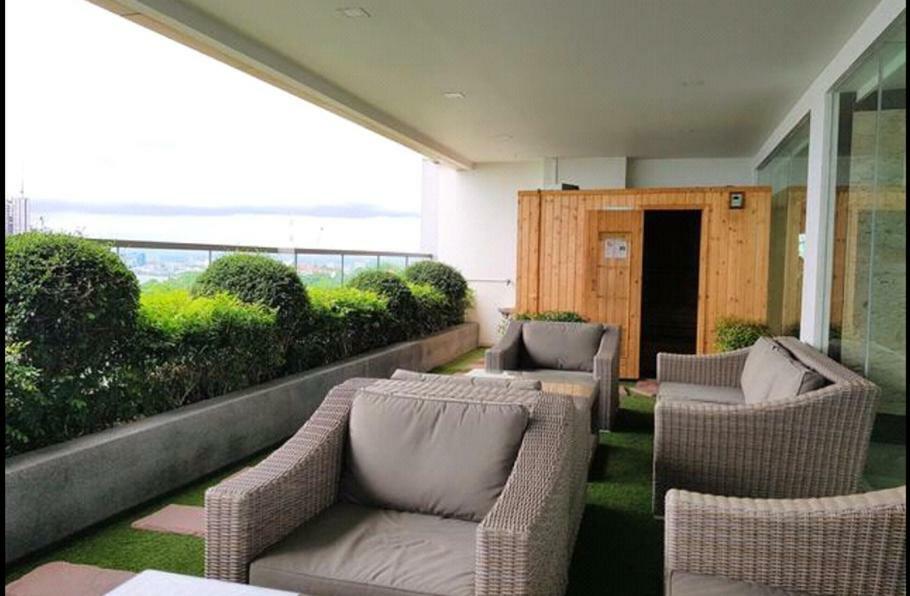 Appartamento The Peak Towers Pattaya Esterno foto