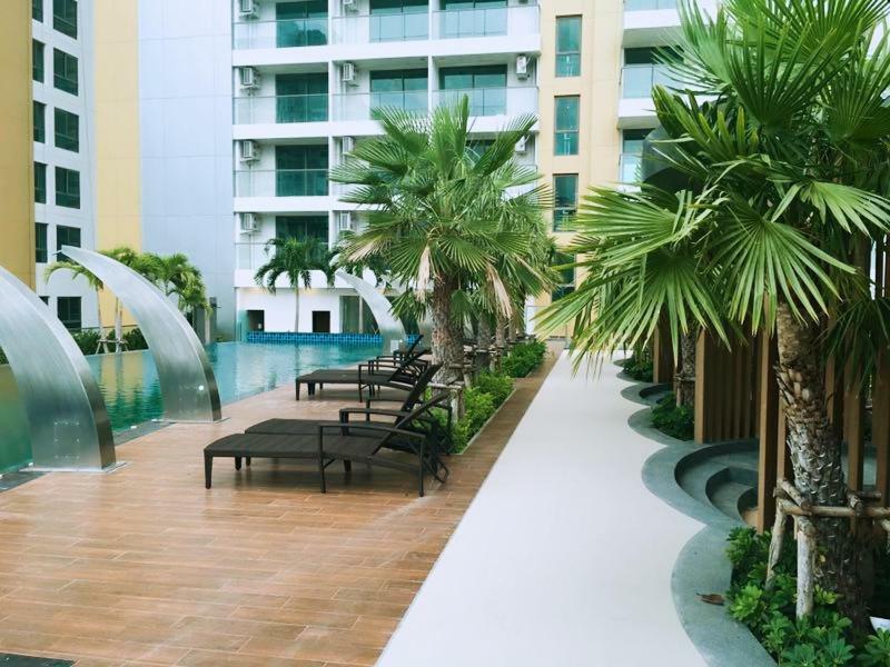 Appartamento The Peak Towers Pattaya Esterno foto