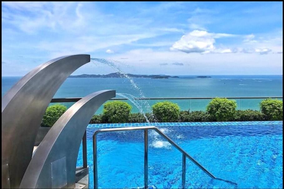 Appartamento The Peak Towers Pattaya Esterno foto