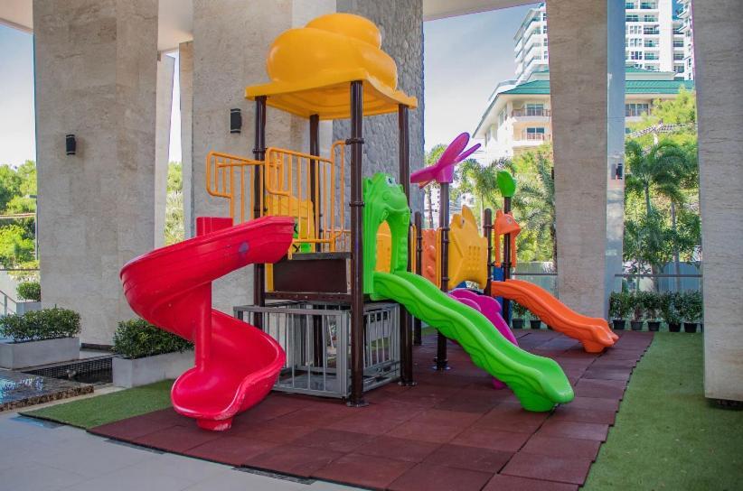 Appartamento The Peak Towers Pattaya Esterno foto