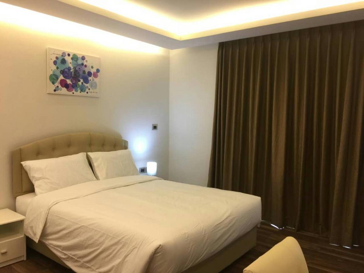 Appartamento The Peak Towers Pattaya Esterno foto